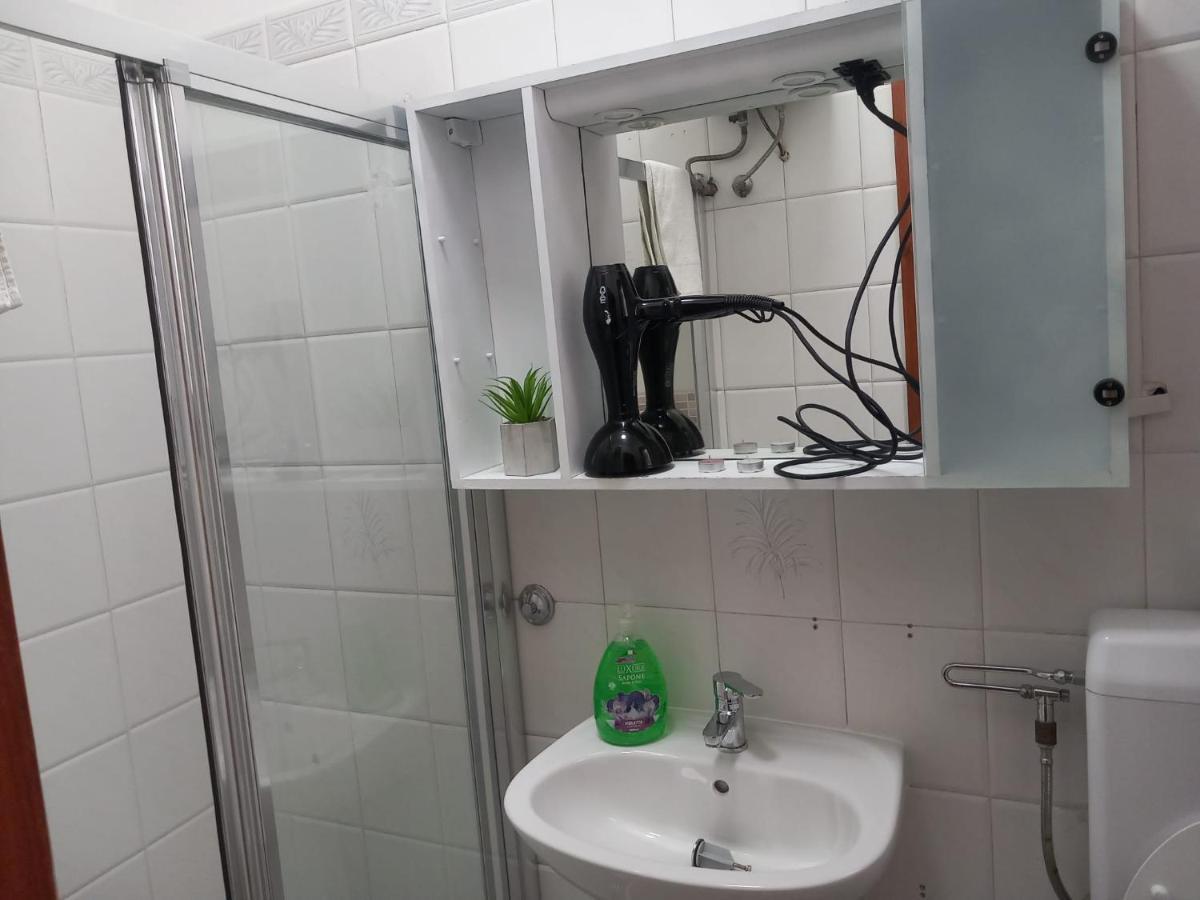 Holiday House In Siniscolaヴィラ エクステリア 写真