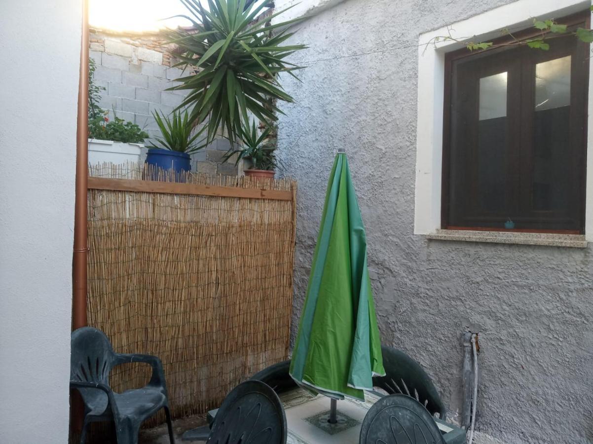 Holiday House In Siniscolaヴィラ エクステリア 写真